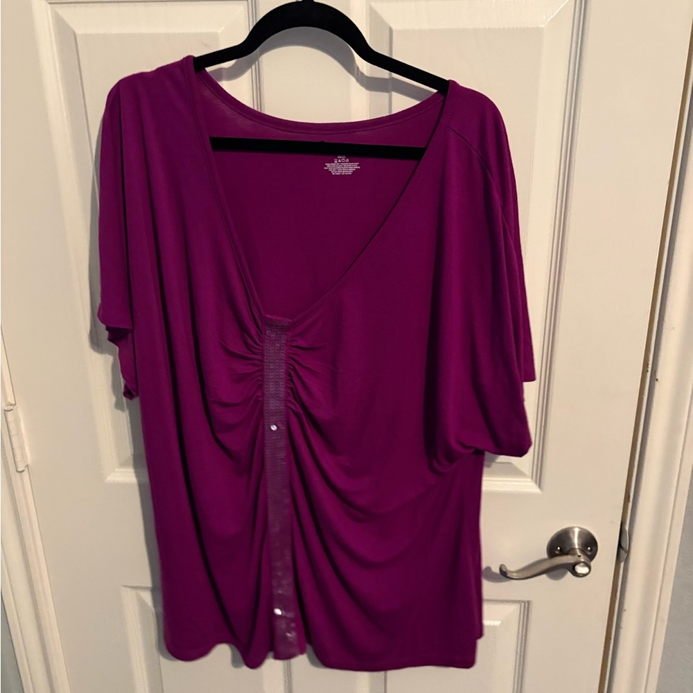 403- Lane Bryant Ruched V-Neck sequin front Magenta short sleeve shirt